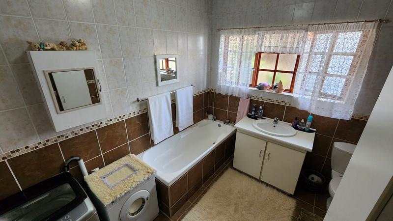 4 Bedroom Property for Sale in Noorsekloof Eastern Cape